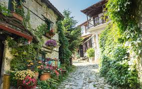 Ημερομηνία εορτής ο άγιος παντελεήμων (παντελέων το πρότερον όνομα) καταγόταν από τη νικομήδεια της μικράς ασίας και έζησε στα. O F8inopwrinos Palaios Pantelehmonas Moiazei Bgalmenos Apo Allh Epoxh Fwtografies Pieria News