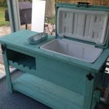 Outdoor Rustikale Holz K Hler Bar Servier Oder Konsolentisch Bar Cart Oder Mini K Hlschrank Bar Schrank Un In 2020 Wooden Cooler Diy Outdoor Furniture Wood Cooler