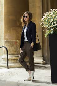 What Does Business Casual Mean Best Outfits Business Casualforwomen Com How To Wear Joggers Casual Fashion Fashion
