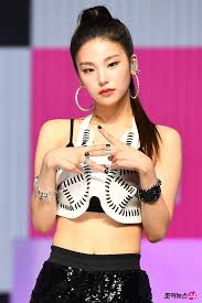 Tallest Female Kpop Idols Itzy Female Kpop Fashion Outfits