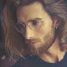 Pin De Lessen Edward En Glasses Cabello Hasta El Menton Ideas De Cabello Largo Peinado Cabello Largo Hombre