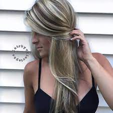 pin auf braune haare mit blonden strahnen