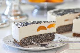 Klar, wenn man auf den heißen kuchen einen becher sahne gießt, wird da so schnell nichts trocken! Mohn Aprikosen Torte Agasaat