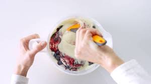 Cette variante du cheesecake américain gourmand peut se préparer la veille. Tupperware Recette Glace Myrtille Cheesecake Youtube