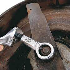 How To Loosen Nuts Bolts And Screws Mechanic Tools Metal Tools Tools