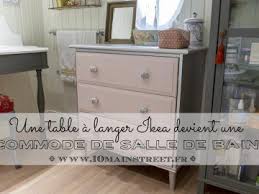 Ces Meubles Que J Ai Renoves Sans Les Poncer Un Peu D Inspiration En 2020 Table A Langer Ikea Commode De Salle De Bains Relooking De Mobilier