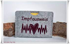 Dies verleiht dem filz seine besondere note und ist kein. Impfpassfulle Filz In Handarbeit Angelika Just