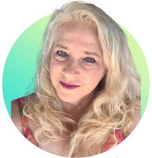 Road trip! Mom holding her all her dogs! 😂