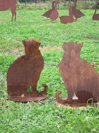 There are 160 deco jardin for sale on etsy, and they cost $27.69 on average. Un Objet En Fer Ou Metal Rouille Peut Etre La Decoration Parfaite Pour Votre Jardin Archzine Fr Sculptures De Jardin En Metal Decorations De Jardin En Metal Metal Rouille