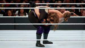 Photos Bliss Crashes Edge Of Your Seat Title Bout Between Rousey And Jax Ronda Rousey Women S Wrestling Nia Jax