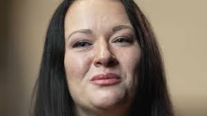 Amanda Huber's Instagram, Twitter & Facebook