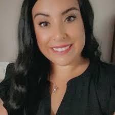 Caroline Pippin's Instagram, Twitter & Facebook