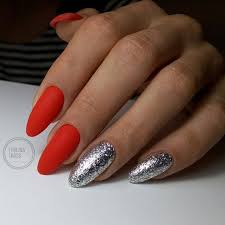 15 Glitter Manicure Ideas For Winter Holidays Styleoholic Sparkly nails has all the nail art products and ideas you need to add a sparkle to your nails!