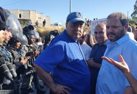 עופר כסיף הגיע בלי משקפיים, כנראה שהוא יודע שהוא הולך לחטוף מכות. ×©×™×™×— ×' ×¨××— ×ž×¢×¨×™×'