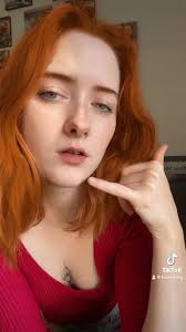 Kayla Davison's Instagram, Twitter & Facebook