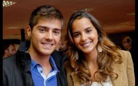 It was broadcast daily on the portuguese tv station tvi between 30 august 2003 to 15 september 2012. Sara Matos E Lourenco Ortigao Fas Divulgam Fotografia De Ex Casal Nova Gente