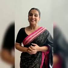 Skills Of Weavers From Odisha S Sambalpur Leave This Bollywood Actress Awestruck Sambad English