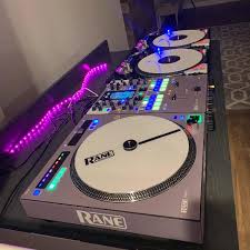 How much do djs make a night. How Much Do Most Nightclub Dj S Get Paid Serato Com