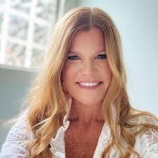 Elizabeth Whittington's Instagram, Twitter & Facebook