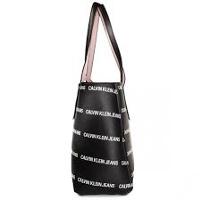 Change up your look any day of the week with this reversible faux leather tote from calvin klein. Torebka Calvin Klein Jeans Ultra Light Reversible Tote K60k605235 910 Shopperki Torebki Kolekcja 2021 Eobuwie Pl