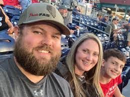 Heather Kahl's Instagram, Twitter & Facebook