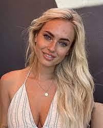 Kim Langona's Instagram, Twitter & Facebook