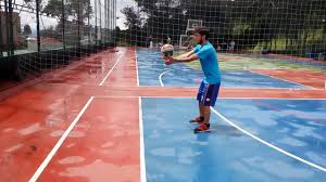 Concepto el servicio o saque permite poner el balón en juego. Saque Bajo De Seguridad Lateral En Voleibol Youtube