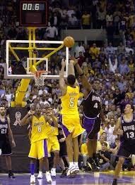 Watching the 4th quarter of the game 6 of the western conference finals between the los angeles lakers and the sacramento kings on friday may 31, 2002 ended my days as an nba fan. Flashback Lakers Robert Horry Hits Buzzer Beater Against Kings In 2002 Wcf Game 4 Robert Horry Football And Basketball Nba Champions