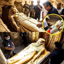 King Solomon's Tomb Opened After 5,000 Years and the Discovery Shocked the  World! Deep beneath the unrelenting sands of the Middle East, under layers  of limestone, dust, and 5,000 years of silence,
