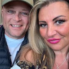 Can anyone recommend a good hairdressers? I've recently moved here and in  desperate need. I'm looking for a whole new look including low lights and  Olivia Attwood style fringe