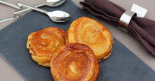Le Kouign Amann Le Dessert Typique De Bretagne Specialites Bretonnes Kouign Amann Recettes Bretonnes Gateau Breton
