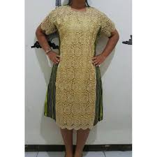 Model baju brokat yang dikombinasikan dengan menggunakan kain satin akan membuat tampilan anda tampak lebih mewah dan cantik. Model Brokat Dengan Kain Adat Terusan Com 30 Model Kebaya Brokat Modern Terbaru Muslim Atasan Pasalnya Dengan Memakai Kain Brokat Ini Akan Sangat Mudah Memilih Desain Apapun Yang Diinginkan