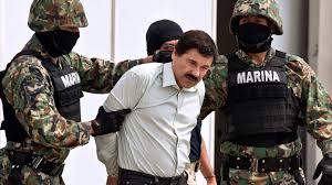 Revelan imágenes inéditas del arresto de 'El Chapo' a una década de su histórica captura