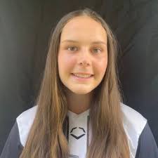 Ella Tracy's Instagram, Twitter & Facebook