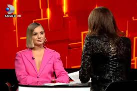 Îndrăgit prezentator tv, dar si scenarist și coautor al unor formate de televiziune, cu o carieră de peste 25 de. Alexandra Stan Este BisexualÄƒ Iubesc È™i BÄƒrbaÈ›ii È™i Femeile DezvÄƒluiri È™ocante La 40 De IntrebÄƒri Cu Denise Rifai