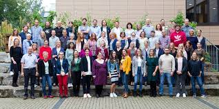 Wie schnell und wie viel lustfeuchtigkeit die scheide produziert, hängt davon ab, wie sehr eine frau erregt ist. Lehrkrafte Sprechstunden Staatliche Realschule Feucht