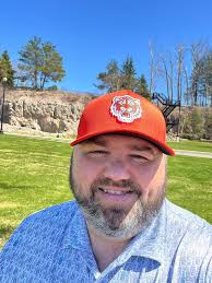 New to the group. Hope everyone has had a wonderful weekend and have been  able to stay cool in the heat. I'm from the Boyne Falls area near Boyne  Mountain. This is