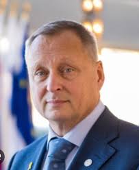 Anton Roos (@AntonRoos1)