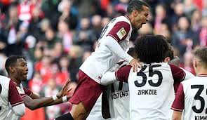 Aber gegen den fc augsburg reichte es trotz überlegener spielführung nur zu einem unentschieden. Bundesliga Fc Bayern Munchen Gegen Fc Augsburg Der Liveticker Zum Nachlesen