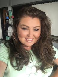 Tara Snider's Instagram, Twitter & Facebook