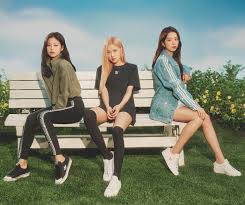 Gerçi idollerin makyajlı yada makyajsız güzellikleri inkar edilemez. Jennie Kim Brasil On Twitter Jennie Jisoo E Rose Para Adidas Nizza Https T Co Dpb4tcgzns Blackpink Jennie Jisoo Rose Ygofficialblink Https T Co Sviq4fqgui