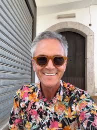 I poeti” con i meravigliosi ragazzi della scuola media di Saline Joniche.  Momenti che porterò sempre con me.❤️ #salinejoniche #momentipreziosi  #ipoeti #dongiovannizampaglione