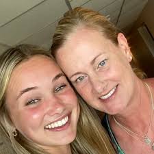 Lesta Downs (@lesta_downs)