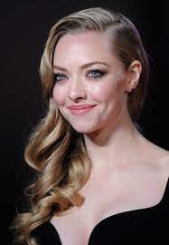 Elegant Long Wavy Curly Hairstyle Amanda Seyfried Hairstyle Hairstyles Weekly Curly Hair Styles Model Hair Long Curls