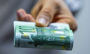 C'est une somme significative qui ne coûtera rien à l'employeur d'après le discours du président à la télévision lundi soir. Smic A 100 En Cas D Aah Et De Pension D Invalidite