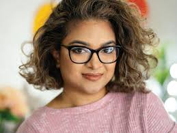 Area Woman Magazine Oct/Nov '21 by Lake &amp; Home Magazine