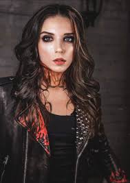 Your idol vocalist if he were a woman 😅