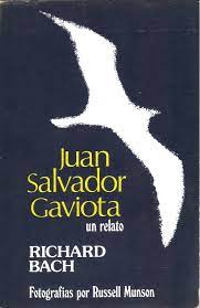 Con este relato o cuento, el autor crea una metáfora con las gaviotas, comparando la realidad de los seres humanos. Juan Salvador Gaviota Volar Libre Y Amar Quiahuitzin