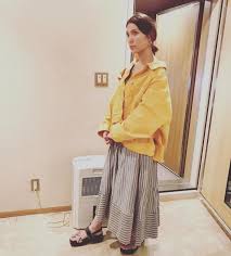 私服 たまにはスカート 暖かくなって来たから このイエローのデニムジャケット良く着てるよん ボタンワザと掛け違えにして襟抜いてみる サンダルも解禁 春来たね ピアスとヘアゴム集めるの趣味 fashion she is gorgeous gorgeous