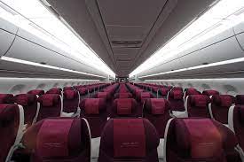 This aircraft is configured with only two classes of service where all business class seats feature 180 degree recline. Die Economy Class Bei Qatar Airways Urlaubsguru
